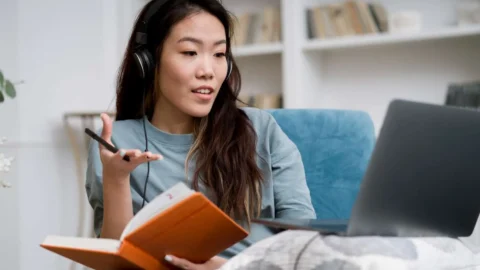 Học phiên dịch tiếng Trung mất bao lâu? Phụ thuốc yếu tố nào?