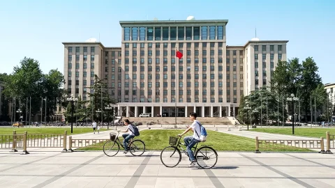Trường học tiếng Trung: Từ vựng và đoạn văn mẫu thông dụng nhất